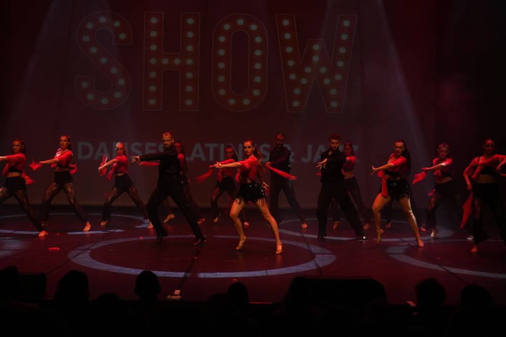 SHOW 8